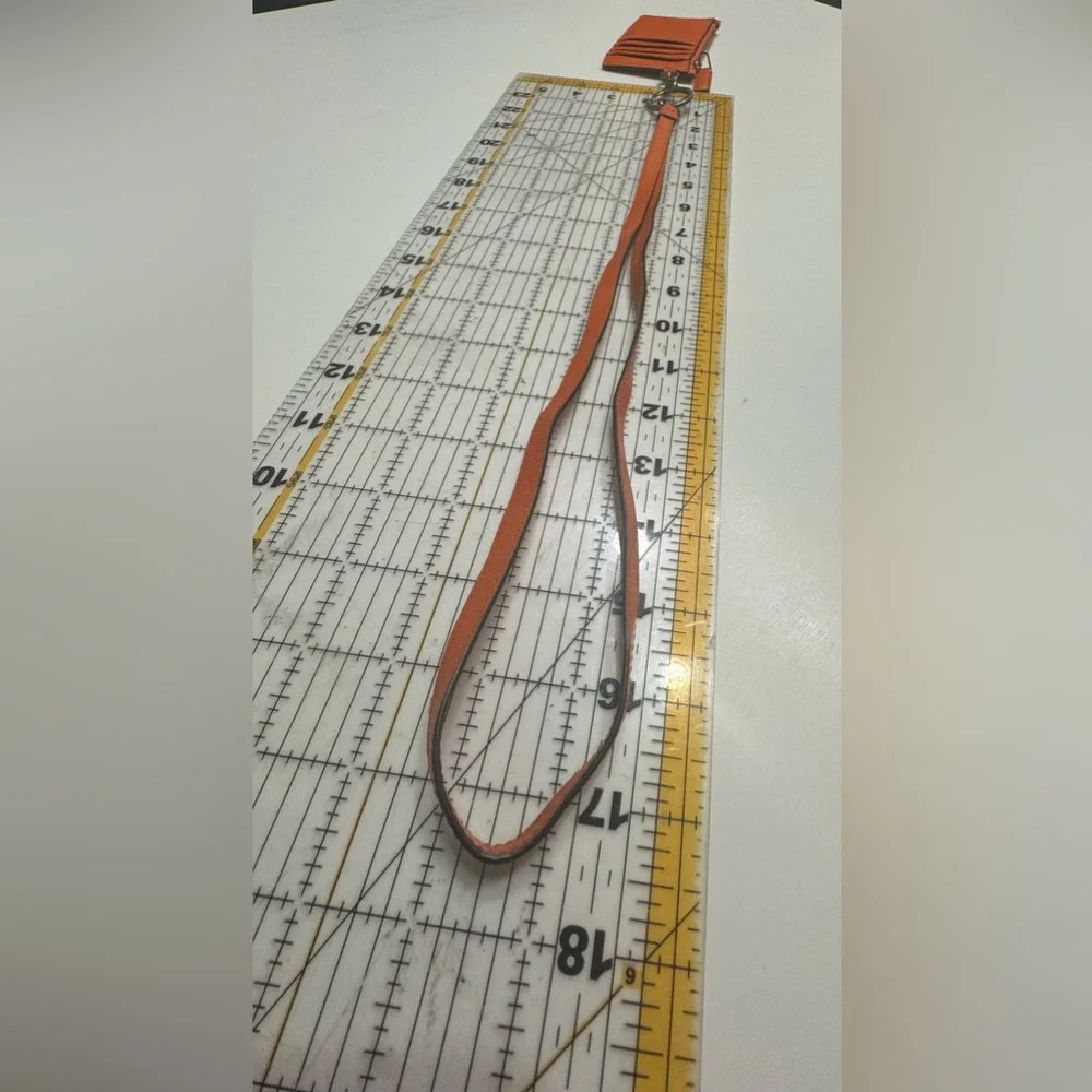 Gucci Leather Lanyard with card slots - Picture 7 of 10